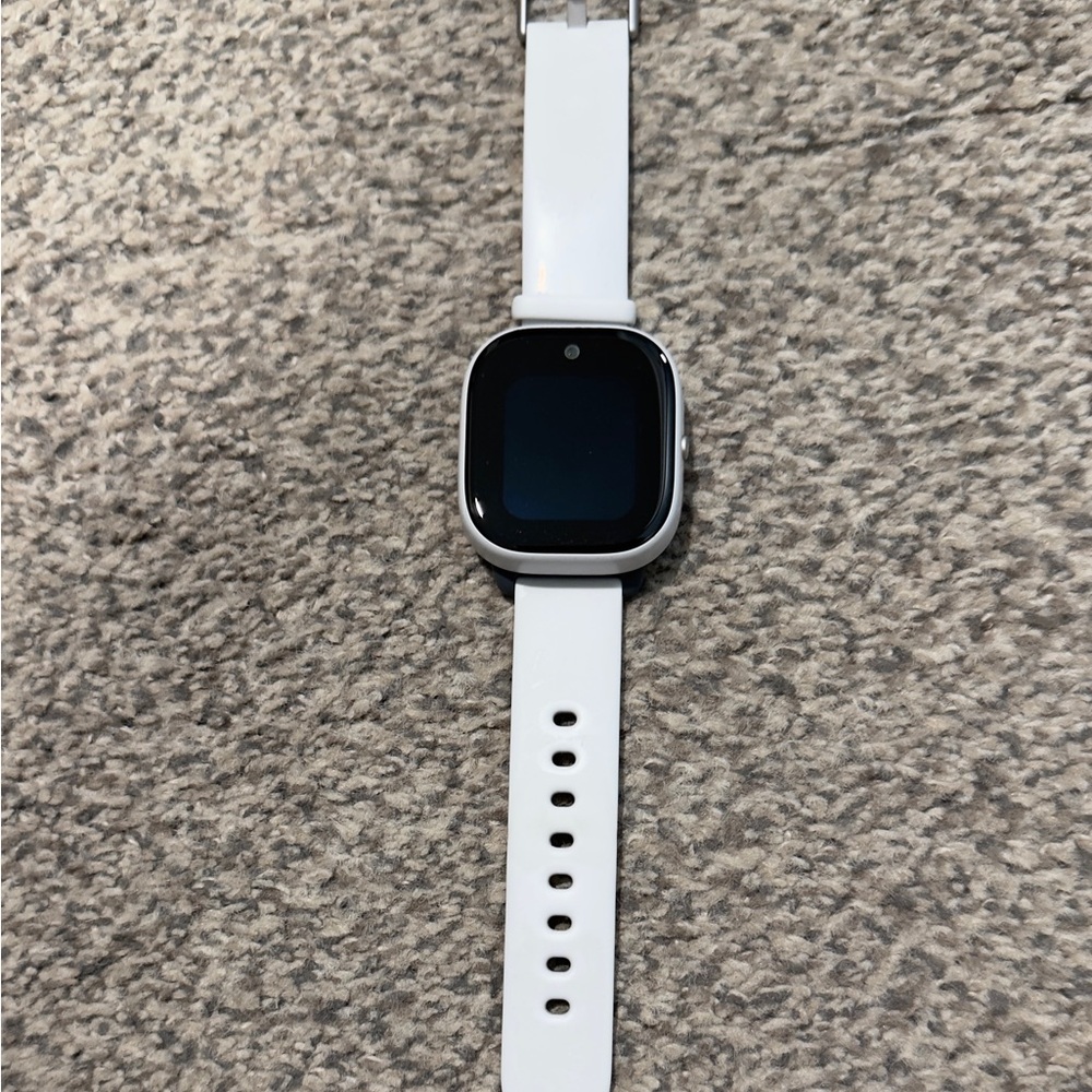 Verizon Gizmo watch, Disney Edition with accessories